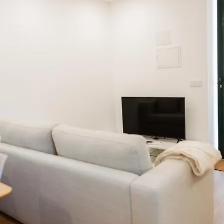 Alvarenga Apartments Вилла *