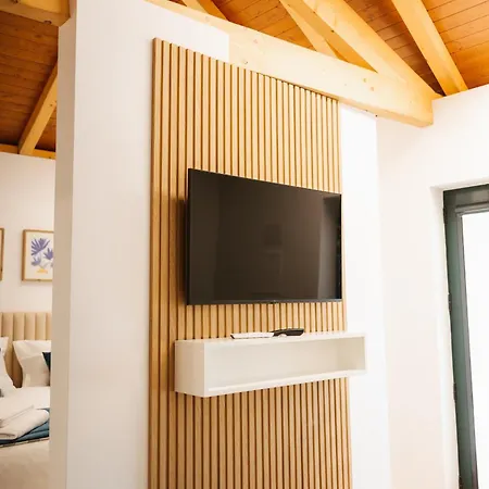 Alvarenga Apartments * Alvarenga