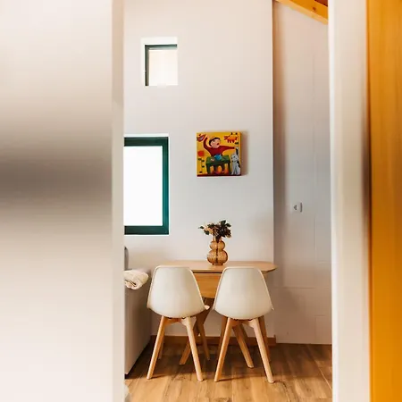 Alvarenga Apartments * 阿尔瓦伦加