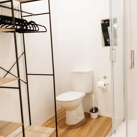 Alvarenga Apartments * Alvarenga