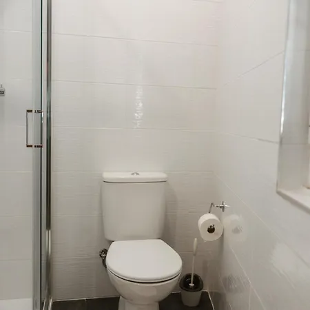 Alvarenga Apartments Villa *