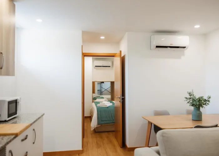 Alvarenga Apartments ヴィラ