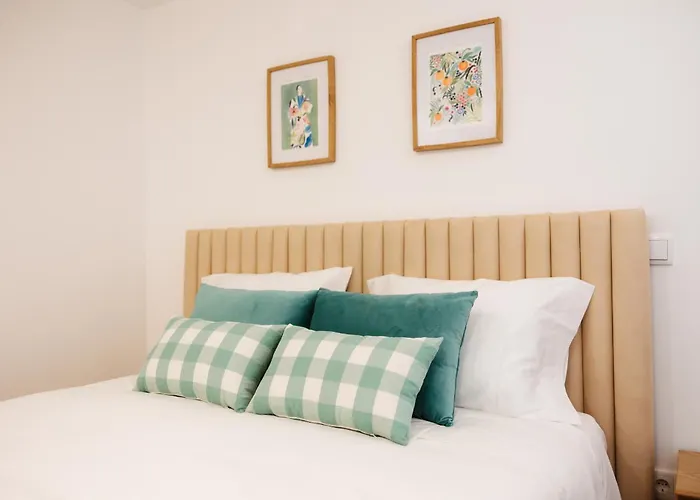 Alvarenga Apartments *