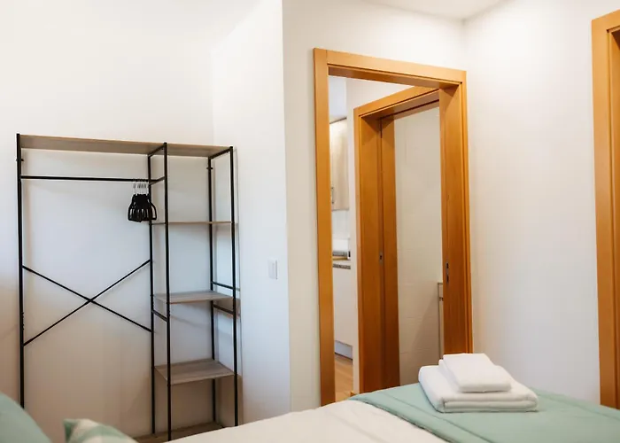 ヴィラ Alvarenga Apartments