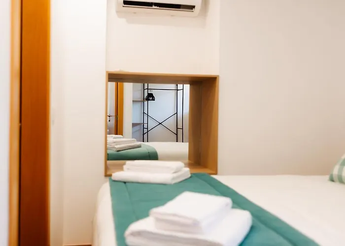 Alvarenga Apartments *