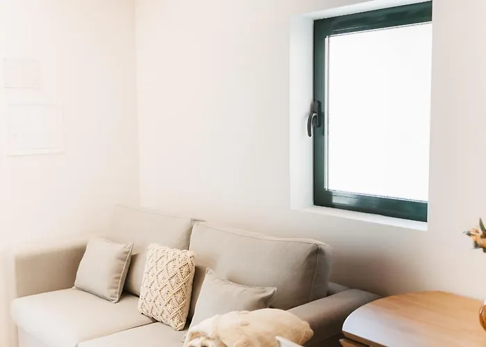 Alvarenga Apartments *