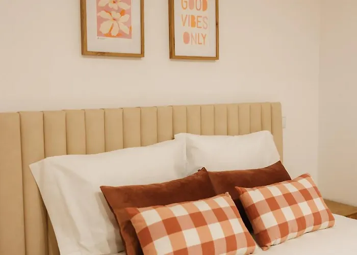 Alvarenga Apartments